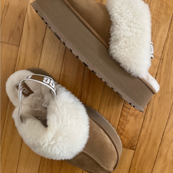 UGG Tan and Cream Slippers with Plush Collar and strap - Picture 4 of 5